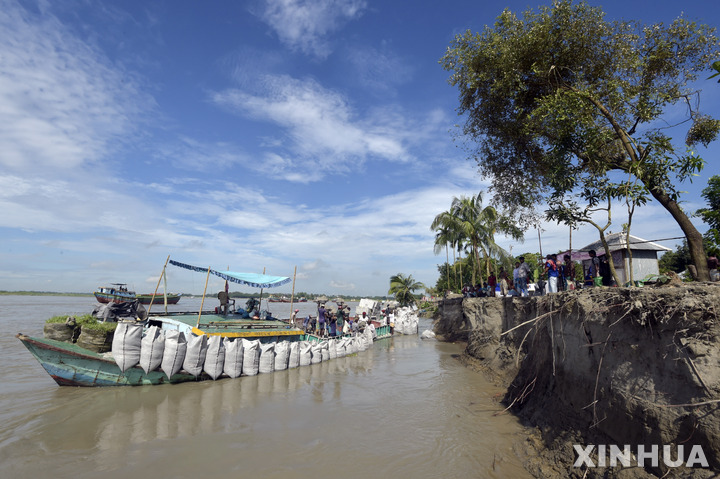 방글라데시 북부 강에서 선박 전복 51명 사망 