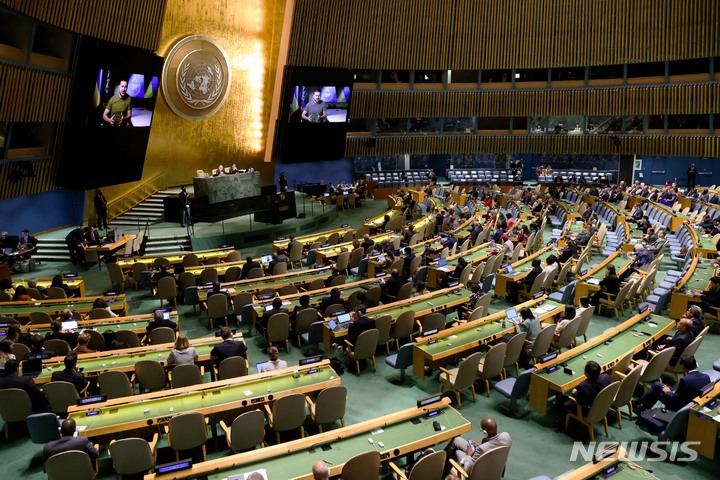 [뉴욕(미국)=AP/뉴시스]볼로디미르 젤렌스키 우크라이나 대통령이 지난 9월21일(현지시간) 77차 유엔총회에서 화상연설을 하고 있다. 