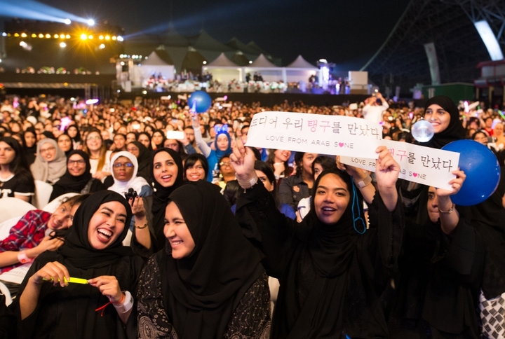 [서울=뉴시스] 2016년 UAE 아부다비에서 열렸던 케이콘. 2022.09.29. (사진= CJ ENM 제공) photo@newsis.com*재판매 및 DB 금지 *재판매 및 DB 금지