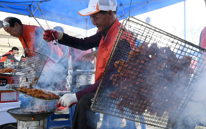 [거창=뉴시스] 거창군 가조면 가조돼지양념불고기 축제. *재판매 및 DB 금지