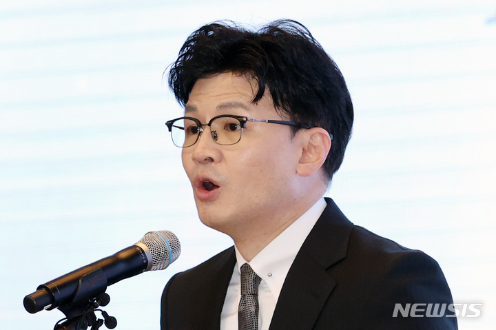 [서울=뉴시스] 조성우 기자 = 한동훈 법무부 장관이 28일 오전 경기도 정부과천청사에서 열린 제77주년 교정의 날 기념식에 참석해 기념사를 하고 있다. 2022.10.28. xconfind@newsis.com