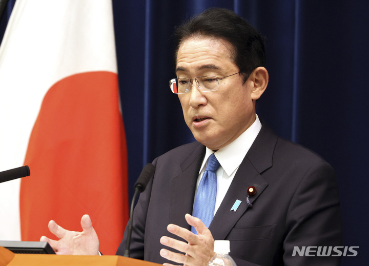[도쿄=AP/뉴시스]지난달 28일 기시다 후미오 일본 총리가 도쿄 총리 관저에서 기자회견을 가지고 발언하고 있다. 2022.11.11.