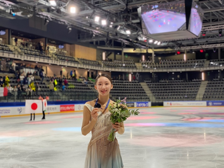 [서울=뉴시스]2022 ISU 피겨스케이팅 그랑프리 3차 대회에서 은메달을 획득한 김예림. 2022.11.06. (사진=올댓스포츠 제공) *재판매 및 DB 금지