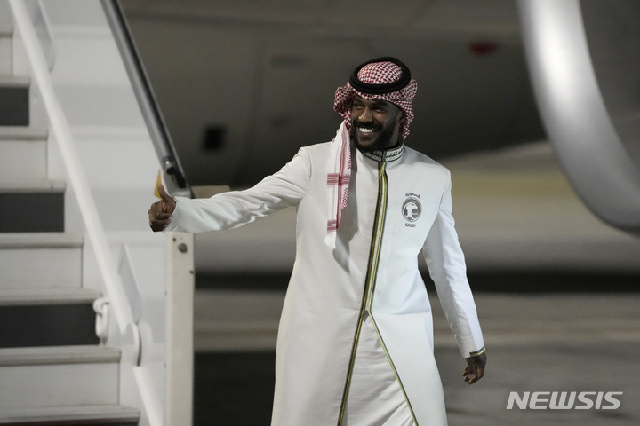[도하=AP/뉴시스] 카타르 도하에 도착한 사우디 대표팀. 2022.11.22. 