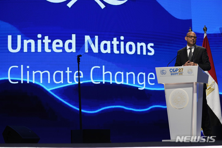 Simon Stiell, U.N. climate chief, speaks during a closing plenary session at the COP27 U.N. Climate Summit, Sunday, Nov. 20, 2022, in Sharm el-Sheikh, Egypt. (AP Photo/Peter Dejong)