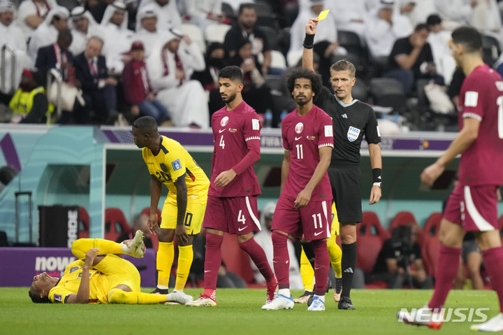 [알코르=AP/뉴시스]카타르, 개최국 사상 처음으로 첫 경기 패배. 2022.11.20.