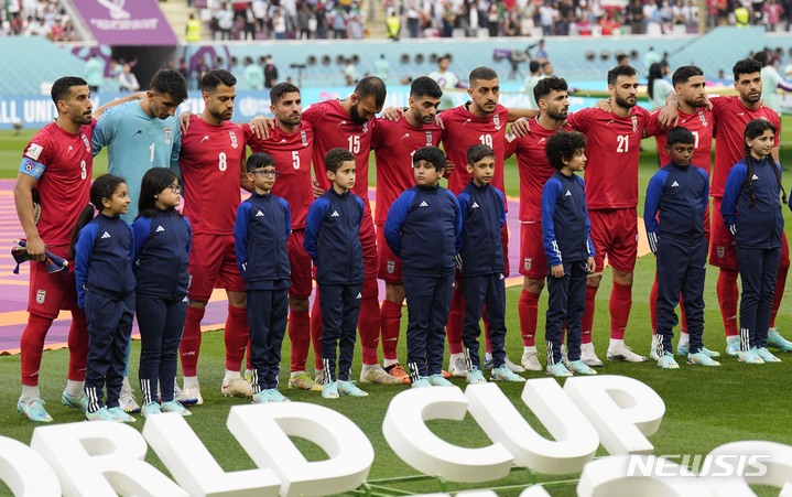 [도하=AP/뉴시스] 잉글랜드전 치른 이란 대표팀. 2022.11.21. 