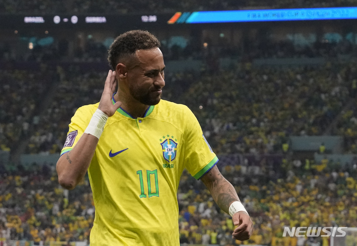 [루사일=AP/뉴시스]브라질 축구스타 네이마르. 2022.11.24.
