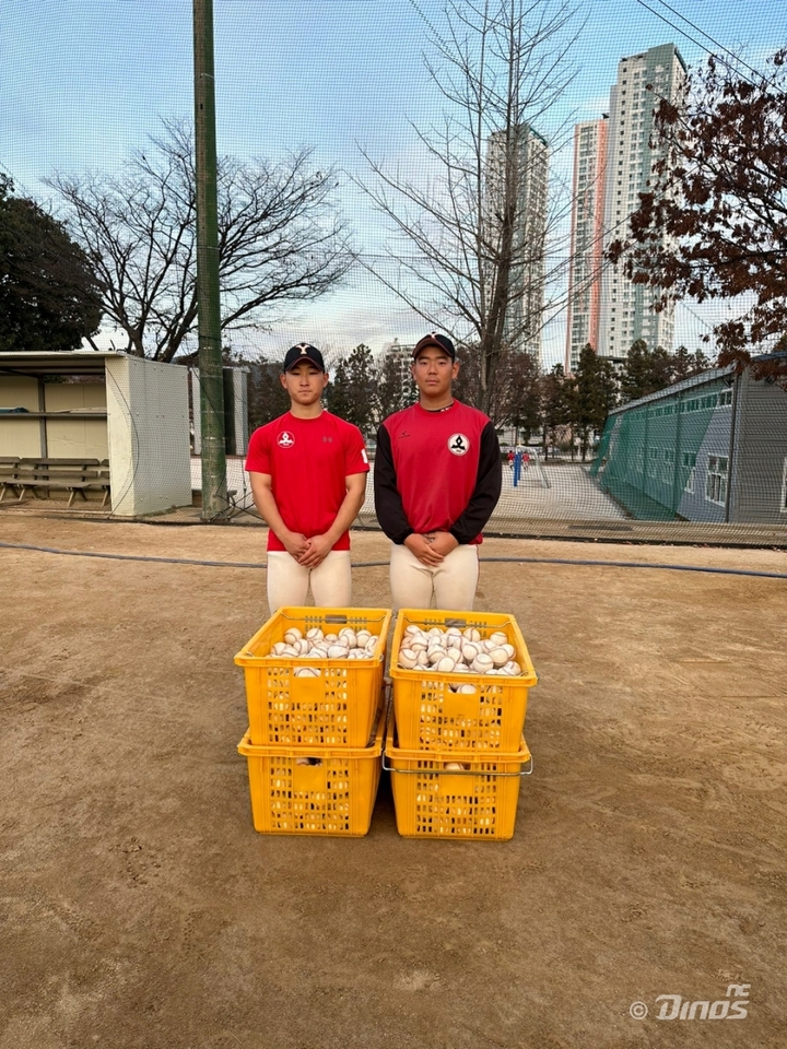 [서울=뉴시스] NC 다이노스는 25일 연고지역 고교 12개 야구팀에 드림볼 8500개를 기증했다. (사진 = NC 다이노스 제공) *재판매 및 DB 금지