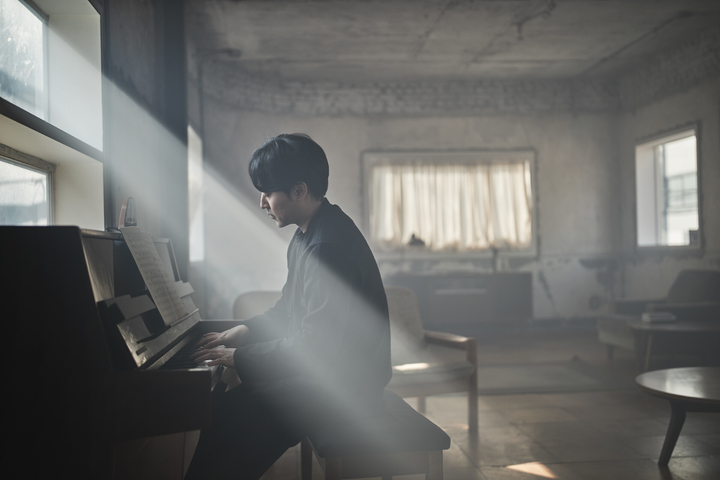 [서울=뉴시스]피아니스트 이루마. (사진=크레디아 제공) 2022.12.08. photo@newsis.com *재판매 및 DB 금지