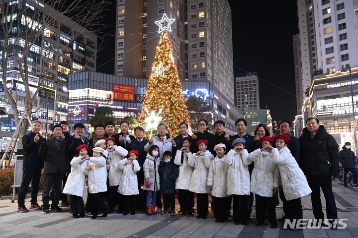 7일 미사역 문화의거리에서 진행된 크리스마스 트리 점등식. (사진= 하남시 제공)