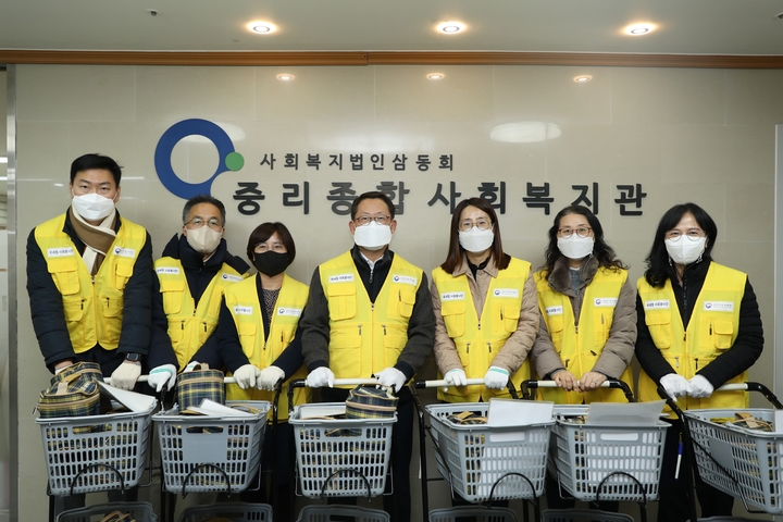 대전지방국세청이 9일 이경열 청장이 참여한 가운데 도시락 배달 봉사를 했다. *재판매 및 DB 금지