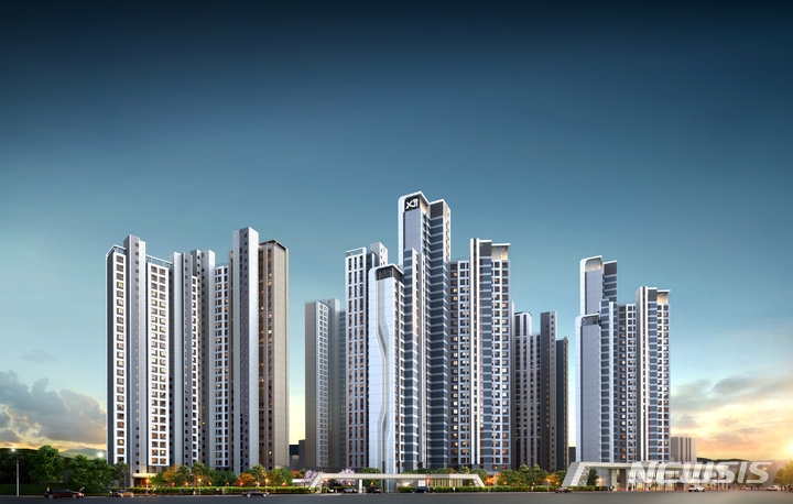 강동 '10억 줍줍' 2가구에 10만명 몰렸다