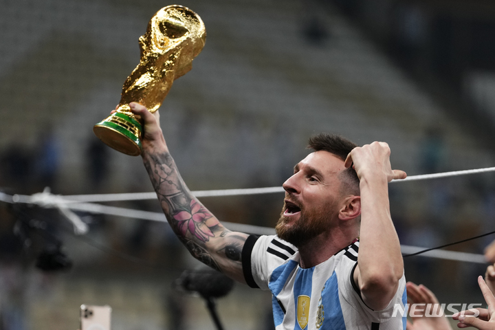 [루사일=AP/뉴시스]아르헨티나 메시 월드컵 우승. 2022.12.18.