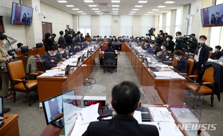 [서울=뉴시스] 추상철 기자 = 29일 오전 서울 여의도 국회에서 열린 '용산 이태원 참사 진상 규명과 재발 방지를 위한 국정조사 특별위원회' 전체회의가 열리고 있다. 2022.12.29. scchoo@newsis.com