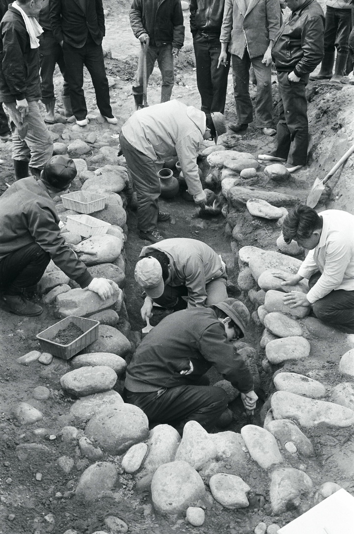 [함양=뉴시스] 지난 1972년 함양군 수동면 상백리 고분군 발군현장. *재판매 및 DB 금지