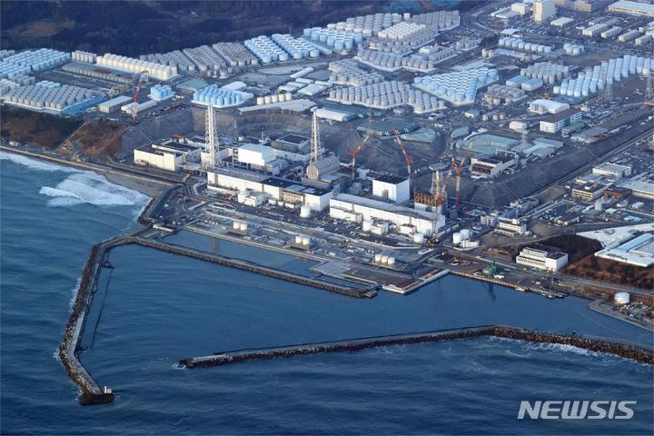 [후쿠시마=AP/뉴시스]지난 2022년 3월 17일 일본 후쿠시마현 오쿠마마치 치에 위치한 후쿠시마 제1 원자력발전소의 모습. 2023.01.25.