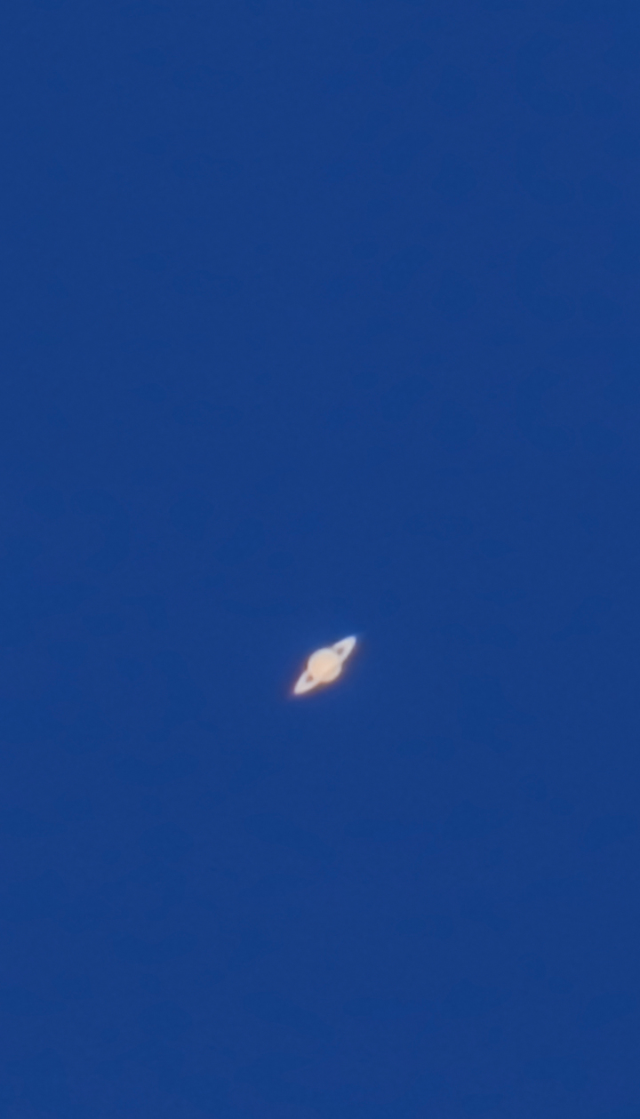 [서울=뉴시스]유튜버 '나쫌'은 지난해 7월17일 자신의 유튜브 채널에 하늘에 떠 있는 토성의 모습을 담은 영상을 게재했다. (사진=나쫌 제공) 2023.01.19. photo@newsis.com *재판매 및 DB 금지