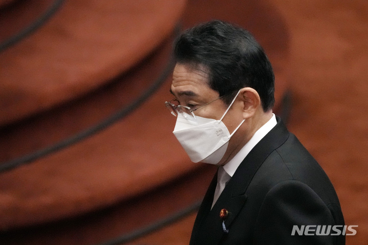 [도쿄=AP/뉴시스]기시다 후미오 일본 총리가 지난 23일 도쿄 참의원에서 열린 국회 개회식에 참석하고 있다. 2023.01.27.