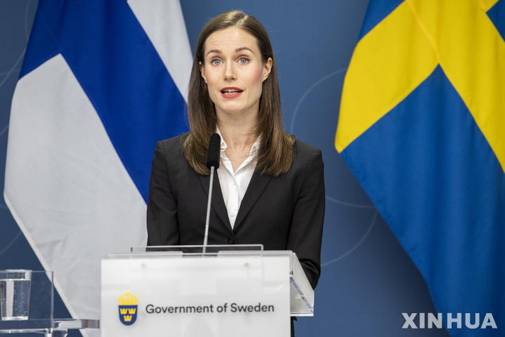[ 스톡홀름(스웨덴)=신화/뉴시스] 산나 마린 핀란드 총리기 2023년 2월 2일 스톡홀름에서 스웨덴과 함께 동시에 나토에 가입한다는 원칙에 변함이 없다고 밝히고 있다.