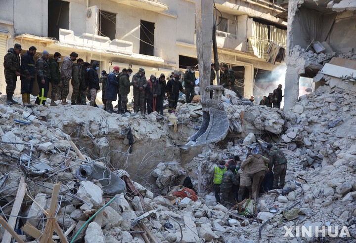 시리아 알레포, 벽 하나 사이로 생사 갈린 주민들 (르포)
