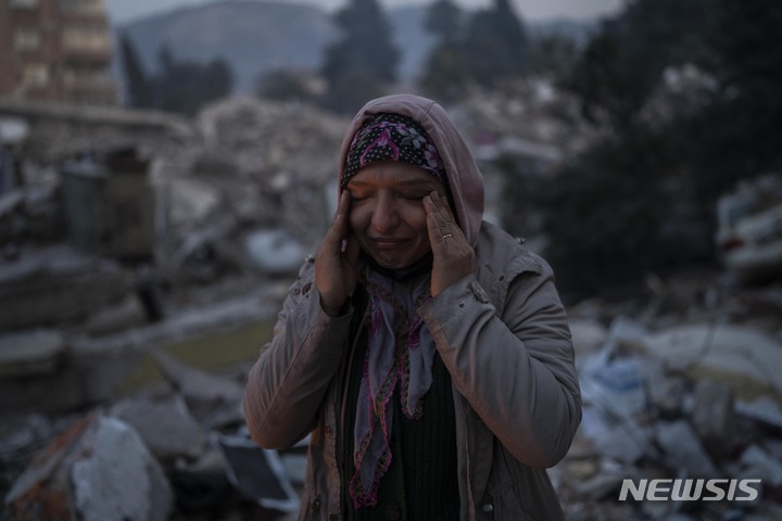 튀르키예·시리아 강타 지진 사망자 3만명 넘어...3만3179명(종합)