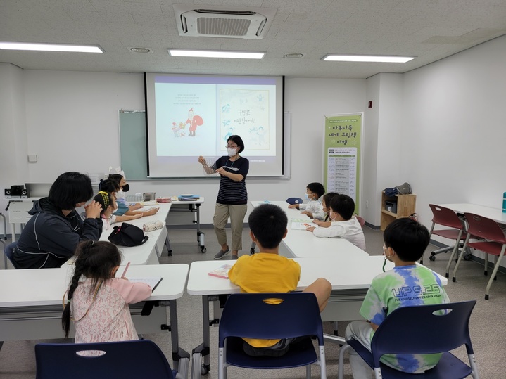 [대구=뉴시스] 행복북구문화재단 구수산·대현·태전도서관은 2023년 상반기 문화강좌 수강생을 모집한다. (사진=구수산도서관 제공) 2023.02.19. photo@newsis.com *재판매 및 DB 금지