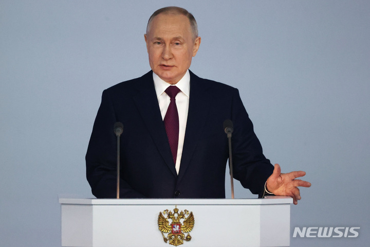[AP/뉴시스] 21일 푸틴 대통령이 연방의회에서 국정연설을 하고있다 