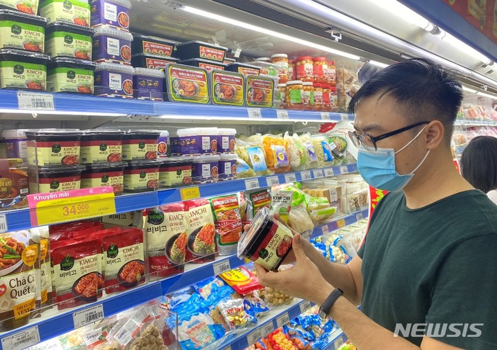 '제로 코로나' 정책 끝나자…다시 중국 향하는 식품업체들