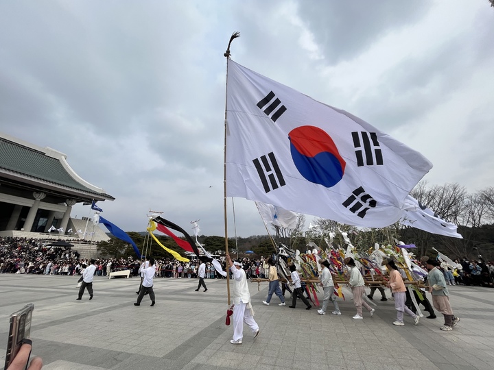 [천안=뉴시스] 박우경 기자=1일 충남 천안 독립기념관에서 만세운동 104주년 기념 재현행사가 열렸다. 2023.03.01. spacedust1@newsis.com *재판매 및 DB 금지