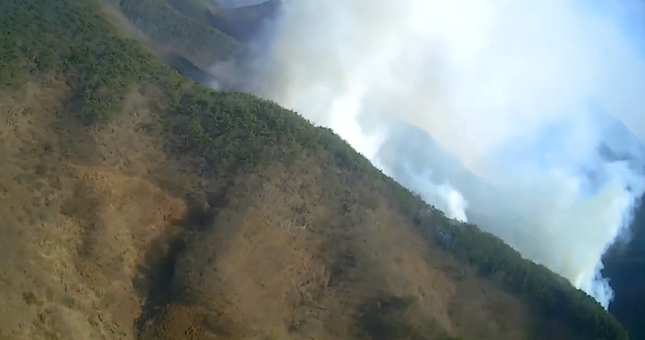 [순천=뉴시스] 이영주 기자 = 3일 오후 2시 32분께 전남 순천시 월등면 한 야산에서 불이 나 산림 당국이 진화 작업을 벌이고 있다. (사진 = 산림청 제공) 2023.03.03. photo@newsis.com *재판매 및 DB 금지