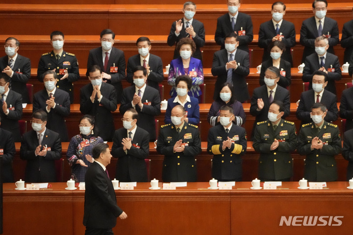 [베이징=AP/뉴시스] 시진핑 중국 국가주석이 10일 베이징 인민대회당에서 열린 전국인민대표대회 14기 1차 회의 제3차 전체회의에 도착하고 있다. 2023.03.10.
