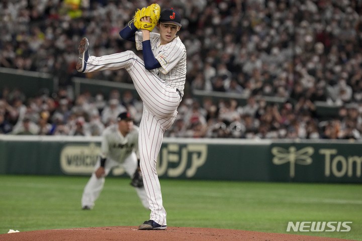 [도쿄=AP/뉴시스]일본 야구대표팀 사사키 로키. 2023.03.11.