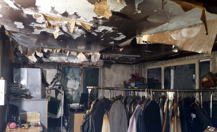 [부산=뉴시스] 14일 부산 연제구의 한 세탁소 내 사무실에서 불이 났다. (사진=부산소방재난본부 제공) *재판매 및 DB 금지