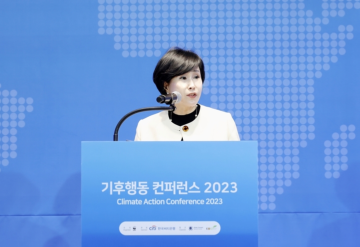 23일 세계자연기금 한국본부(WWF-Korea)가 주최한 '기후행동 컨퍼런스 2023'에서 유명순 한국씨티은행장이 환영사를 하고 있다.(사진=한국씨티은행 제공) *재판매 및 DB 금지