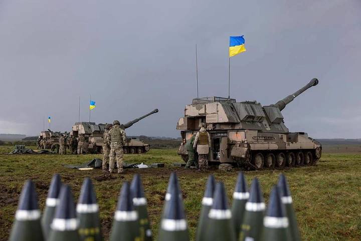블라디미르 푸틴 러시아 대통령이 벨라루스에 전술핵을 배치하기로 결정한 데 대해 우크라이나는 ‘겁주기 전략’이라고 비난했다. 출처: @operativno_ZSU *재판매 및 DB 금지