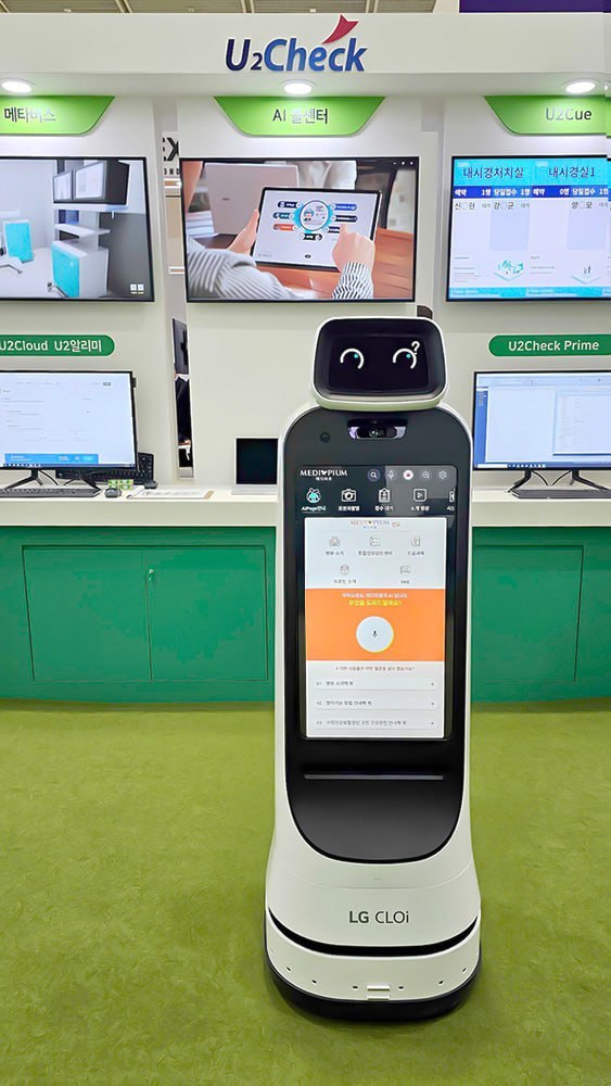 유투바이오 전시관 내 관람객들의 안내를 진행한 와이즈에이아이의 AI 로봇. (사진=와이즈에이아이) *재판매 및 DB 금지