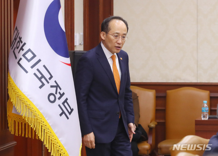 [경제전망대]고용 둔화세 언제까지…부총리, 韓경제 세일즈