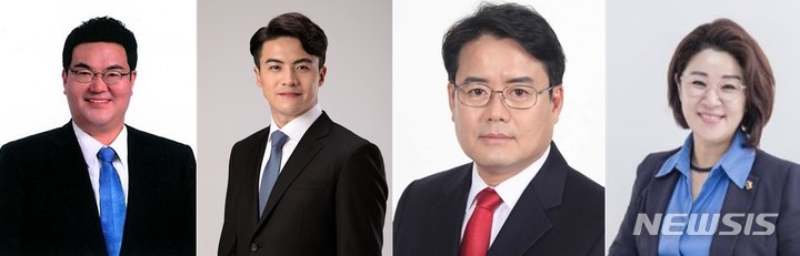 왼쪽부터 더불어민주당 문석균 전 의정부갑 상임부위원장, 오영환 국회의원, 장수봉 전 의정부시의원, 최경자 전 경기도의원.(가나다순) 