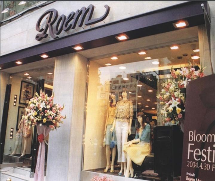 2004년 로멘틱 여성 캐주얼 로엠 신촌점 오픈(사진=이랜드 제공) *재판매 및 DB 금지