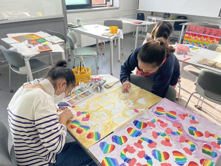 [서울=뉴시스]장애청소년 미술교육 지원 사업에 참가하고 있는 학생.(제공=서울시)