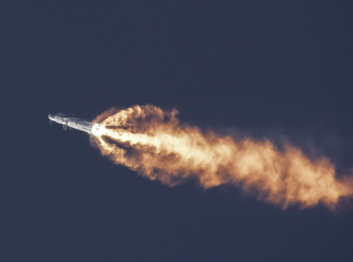 20일 오전 8시33분(현지시간) 미국 텍사스주 보카치카의 스타베이스 우주발사대에서 발사된 '스타십' 우주선. 스타십은 이륙한 지 약 4분 만에 39㎞ 상공에서 공중 폭발했다. (사진=스페이스X) *재판매 및 DB 금지
