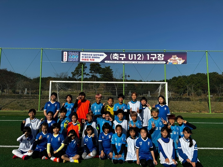 [진주=뉴시스] 진주시체육회, 여학생축구교실 운영. *재판매 및 DB 금지