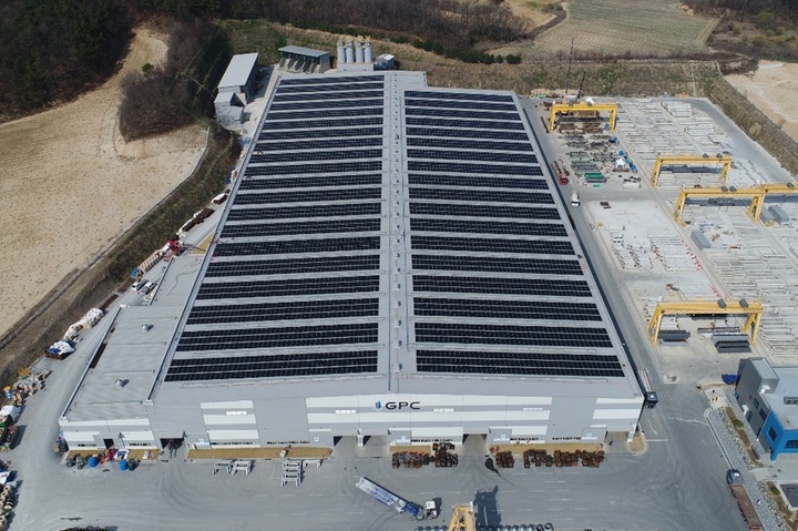 GS건설이 설치한 지붕형 태양광 발전 설비. (사진=GS건설 제공) *재판매 및 DB 금지