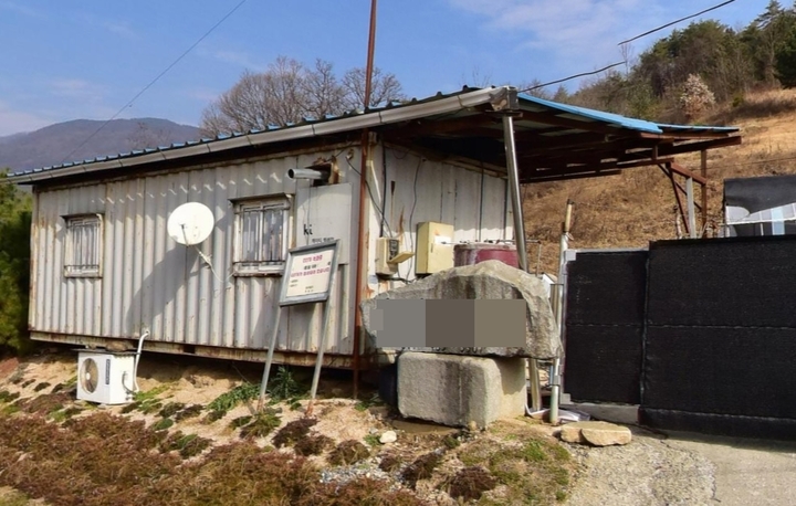 충북 제천시와 단양군 합동점검에서 적발된 단양군 매포읍 무허가 개 농장. (사진=단양군 제공) *재판매 및 DB 금지