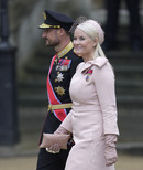 아들은 강간 재판, 엄마는 성범죄자 교류…노르웨이 왕실 '사면초가'