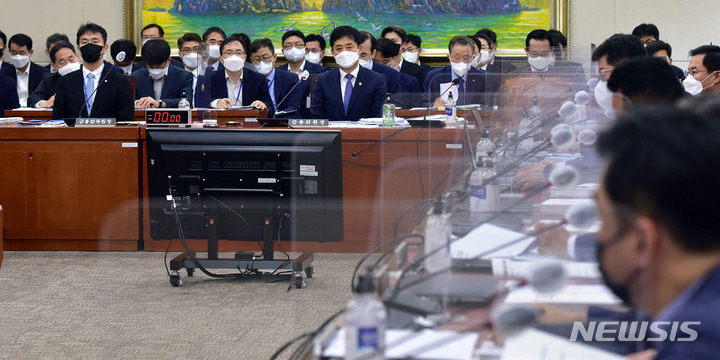 김남국 논란에…가상자산법, 국회 정무위 통과