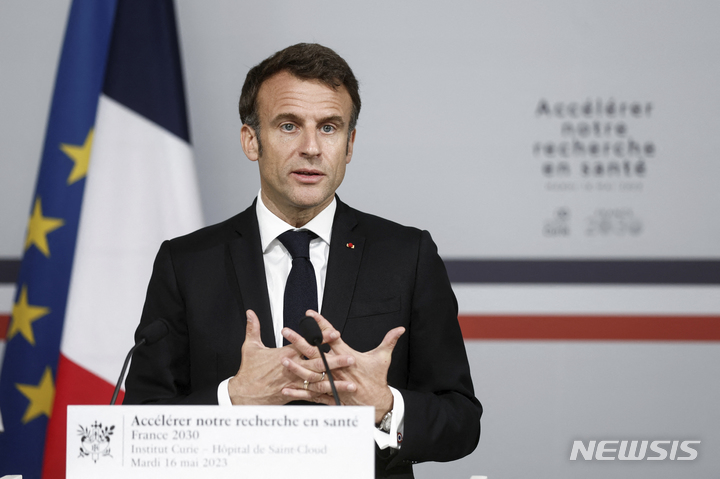 [파리=AP/뉴시스] 에마뉘엘 마크롱 프랑스 대통령의 모습. 2023.06.01.
