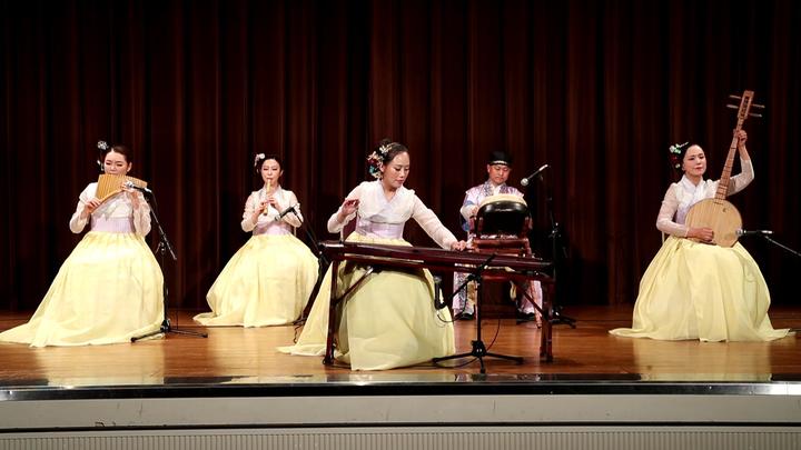 [오사카(일본)=뉴시스] 충남국악단의 오악 연주 모습. *재판매 및 DB 금지