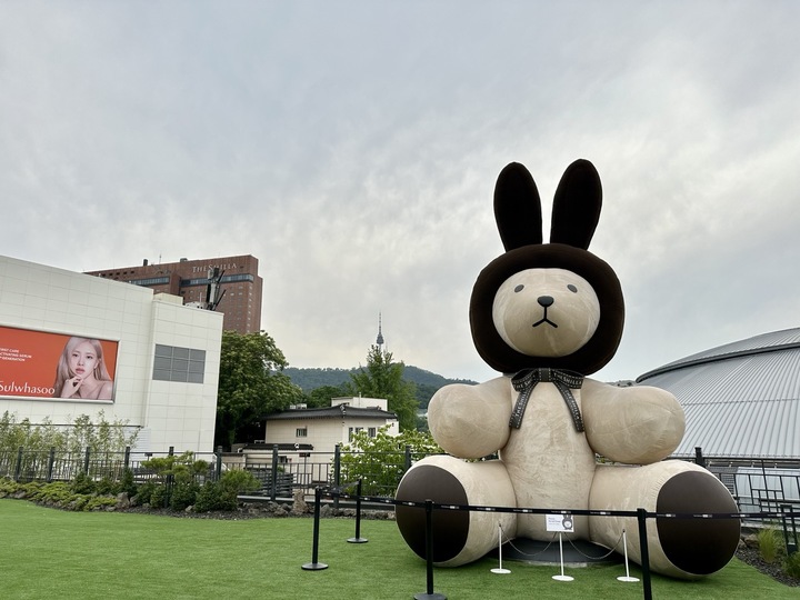 [서울=뉴시스] 이혜원 기자 = 서울 중구 신라면세점 서울점 지하1층 '카페 라'와 연결된 야외공간. 2023.05.24. *재판매 및 DB 금지